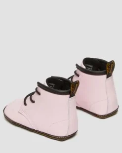 Botas 1460 de piel Auburn para recién nacidos in Pale Pink