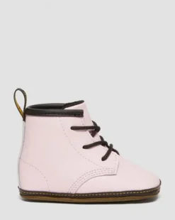 Botas 1460 de piel Auburn para recién nacidos in Pale Pink