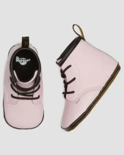 Botas 1460 de piel Auburn para recién nacidos in Pale Pink