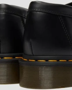 Mocasines Adrian Yellow Stitch de piel Smooth con borla in Negro