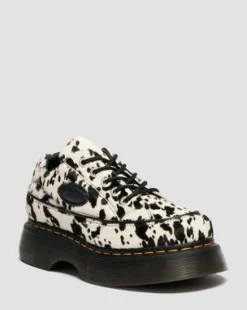 Zapatos Buzz de 5 ojales de piel Hair On con estampado de dálmata in Crema & Negro