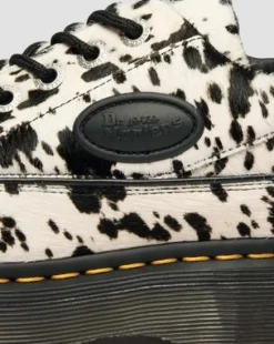 Zapatos Buzz de 5 ojales de piel Hair On con estampado de dálmata in Crema & Negro