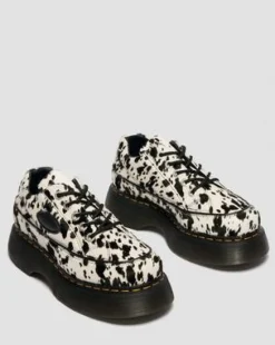 Zapatos Buzz de 5 ojales de piel Hair On con estampado de dálmata in Crema & Negro