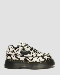 Zapatos Buzz de 5 ojales de piel Hair On con estampado de dálmata in Crema & Negro