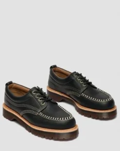 Zapatos Lowell de piel Wild Grain y puntera de mocasín in Negro