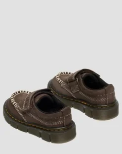 Zapatos Raffe Strap de piel Tumbled Nubuck para niños in Marrón Oscuro