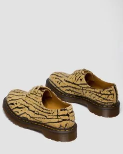 Zapatos 1461 Wild Emboss de ante in Marrón Teca Y Negro
